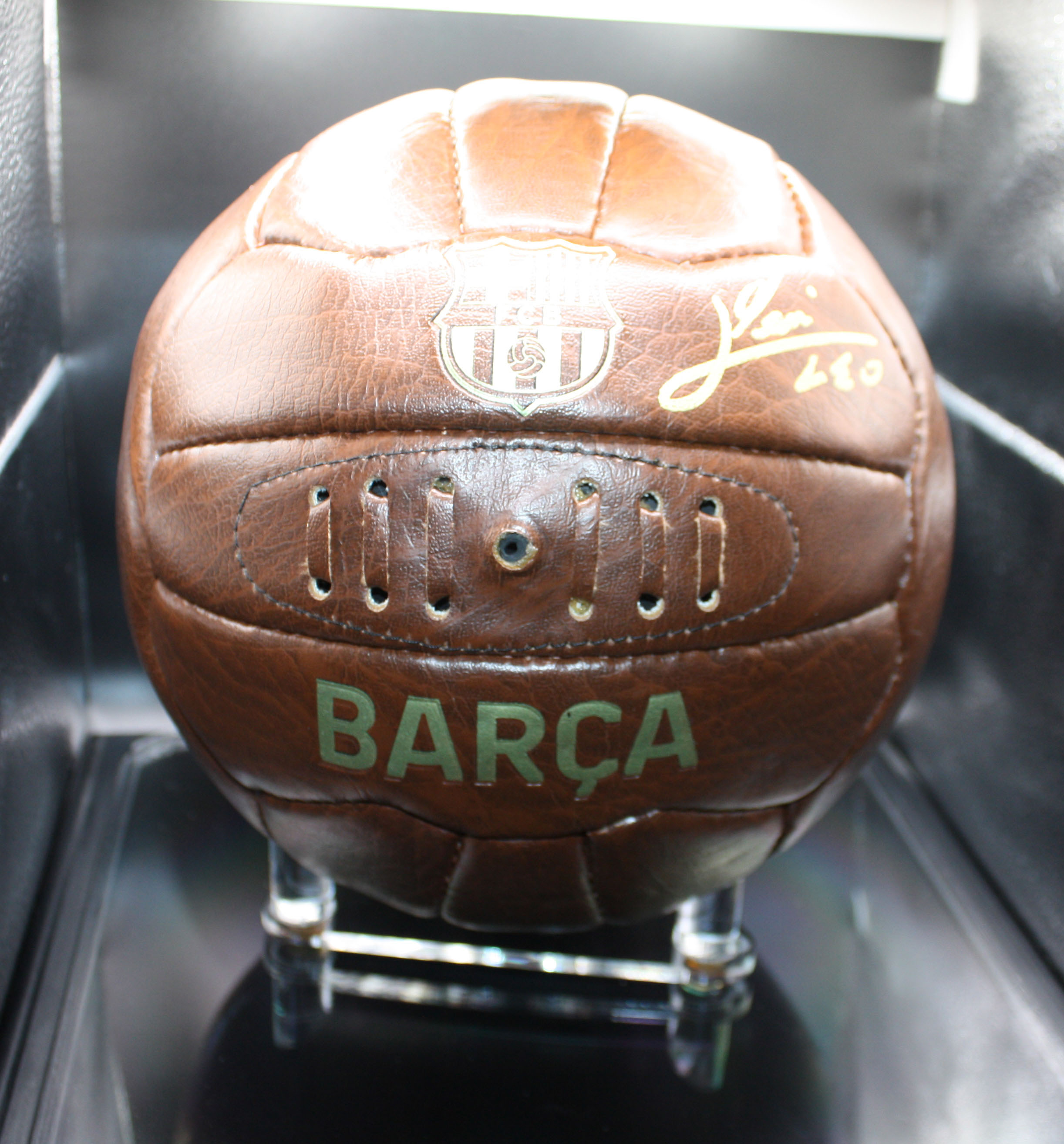 2021 Lionel Messi FC Barca Retro Football autographed ball