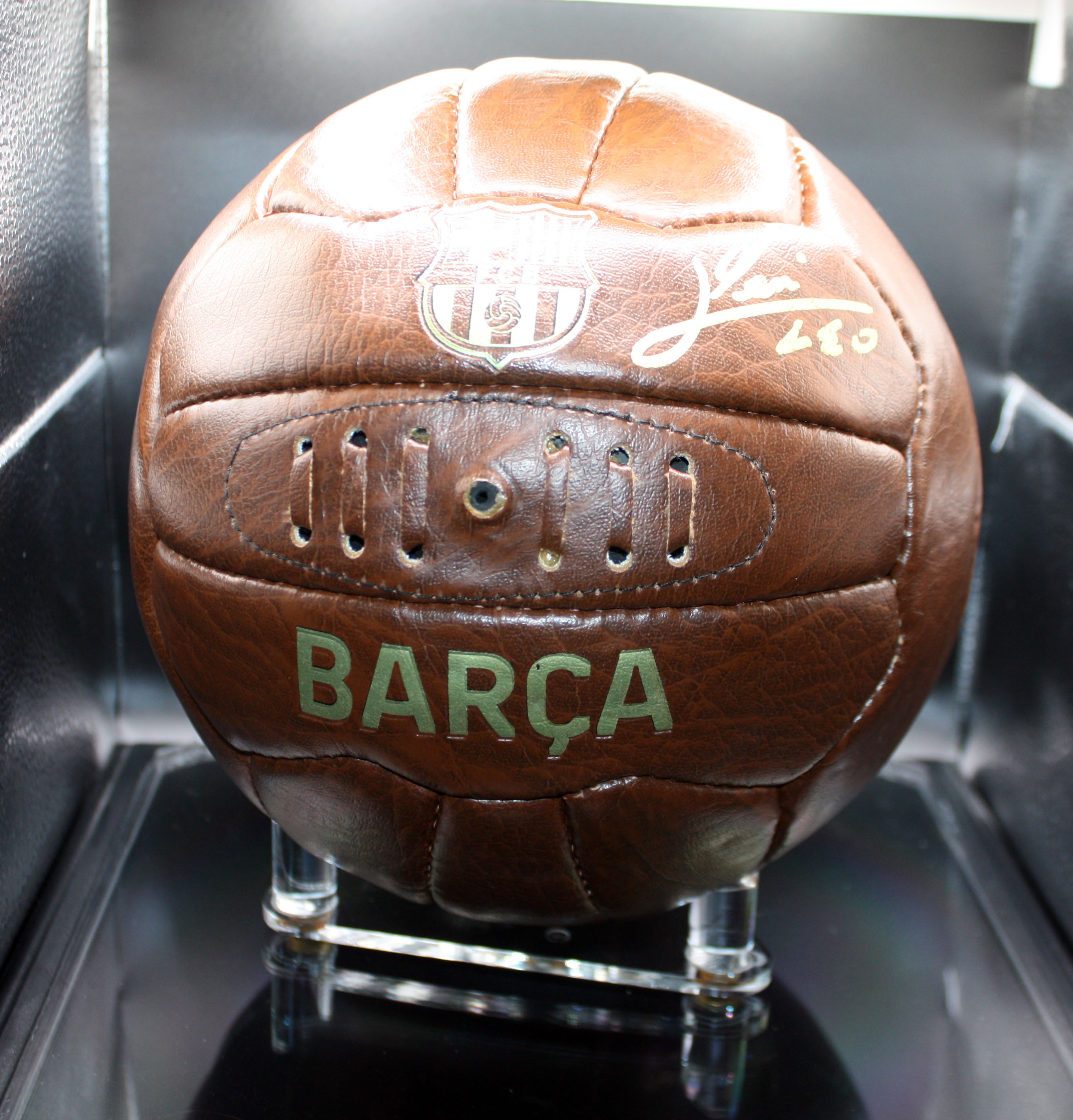 messiretroball-3.jpg