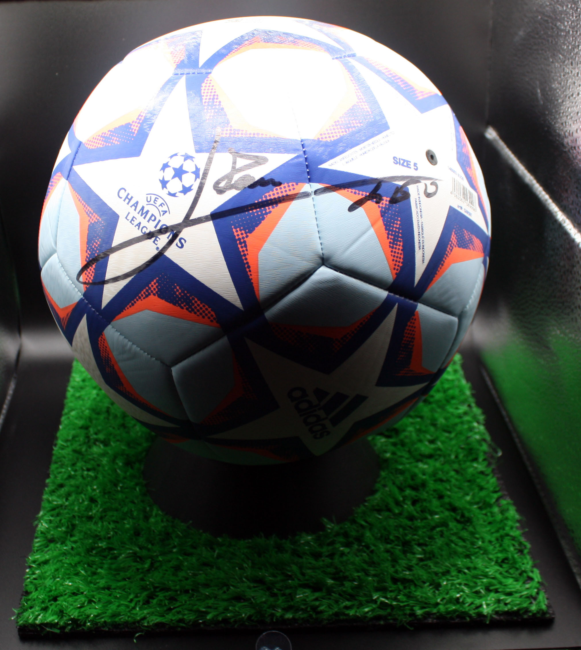 2020 Lionel Messi Official UCL 2020 Adidas Football autographed ball