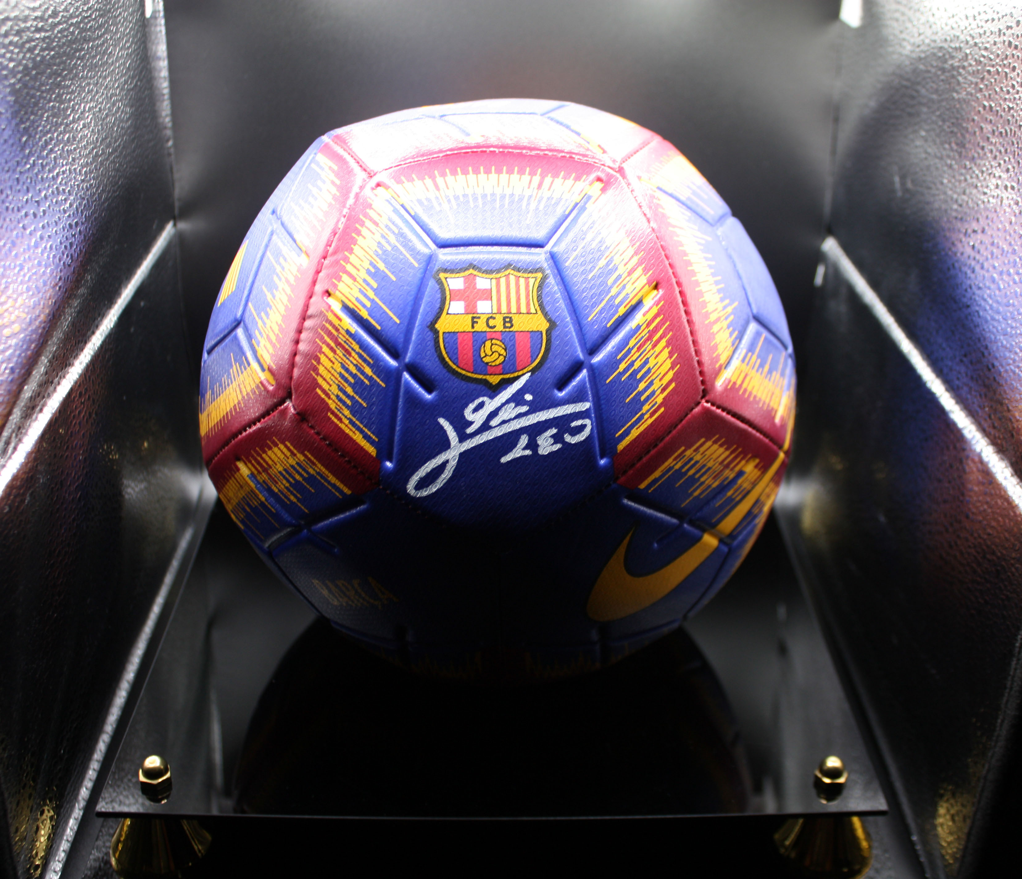 messibarcaball-8.jpg